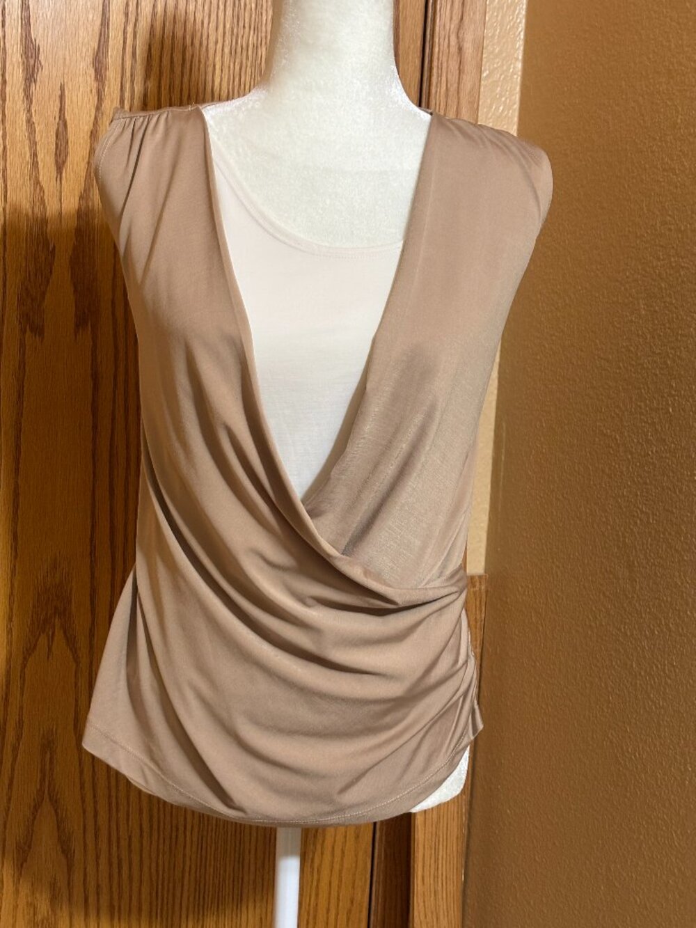 Leo & Nicole Women’s Large Surplice Top NWOT